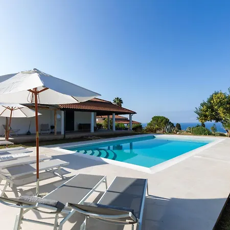 Serenita - With Private Pool And Ocean View Ricadi