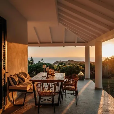 Serenita - With Private Pool And Ocean View ヴィラ *