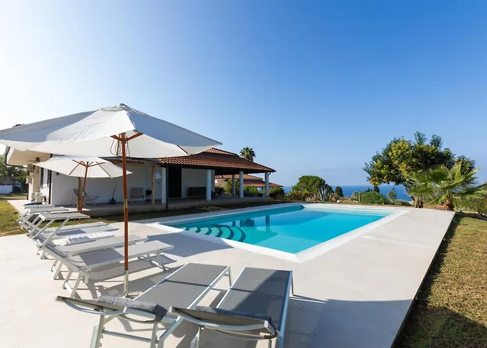 Serenita - With Private Pool And Ocean View Ricadi