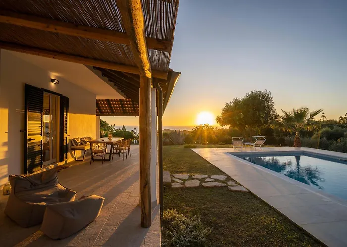 Willa Serenita - With Private Pool And Ocean View Ricadi