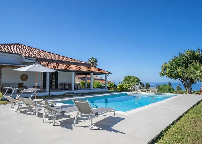 Serenita - With Private Pool And Ocean View Willa Ricadi